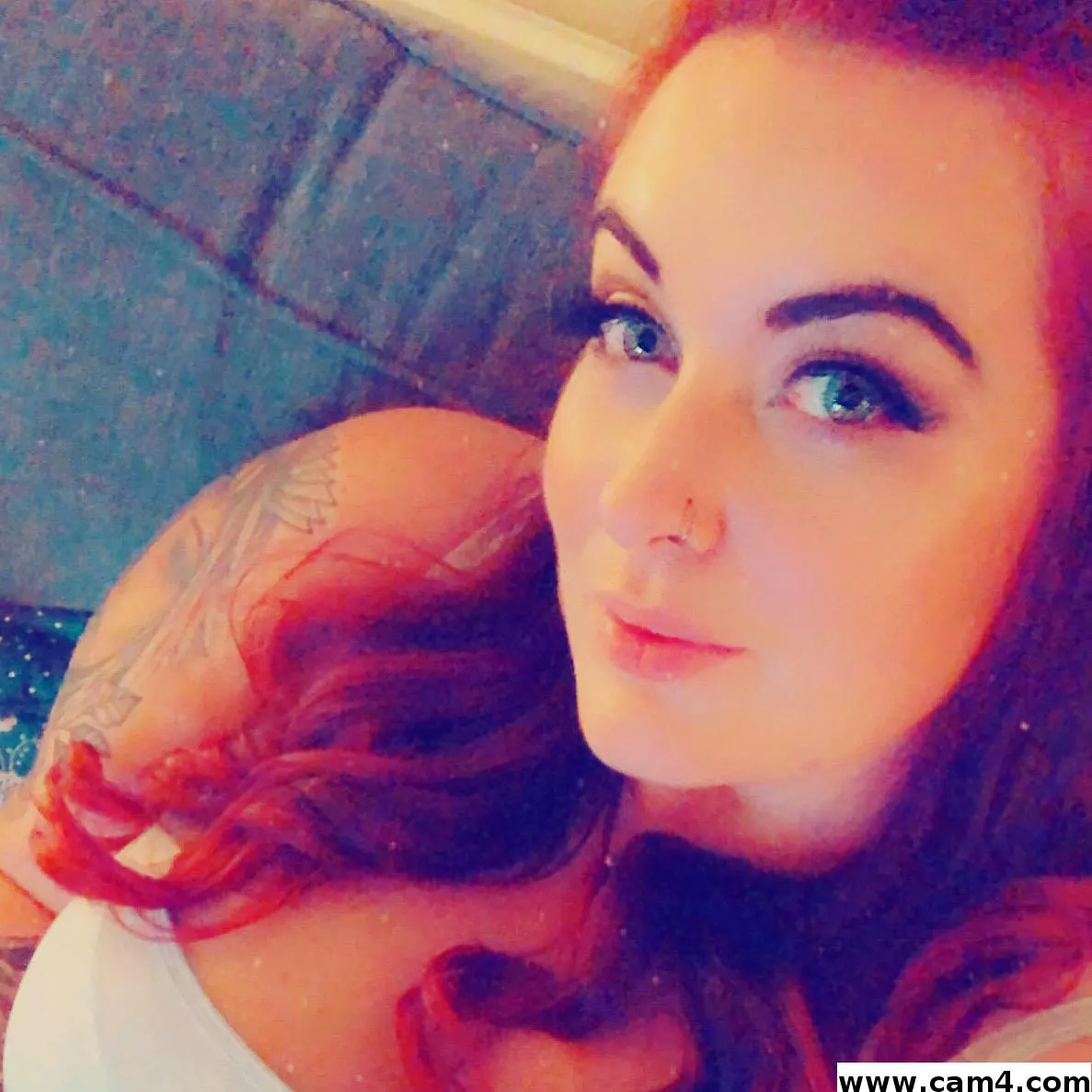 BustyQueenLou image 0